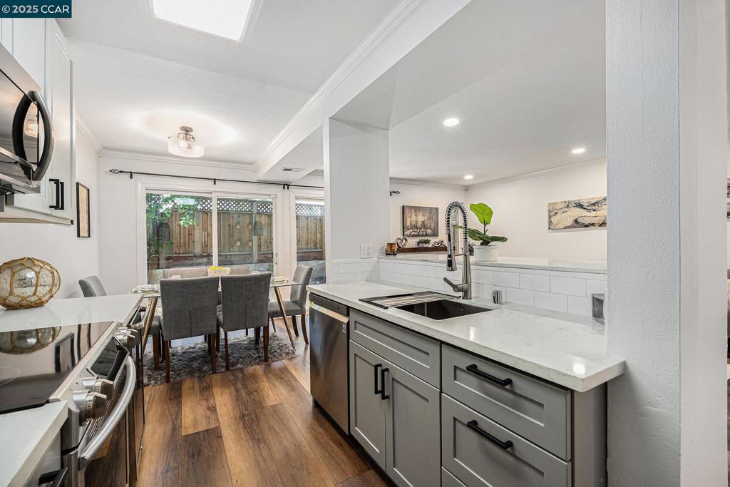 WALNUT FOREST - Residential