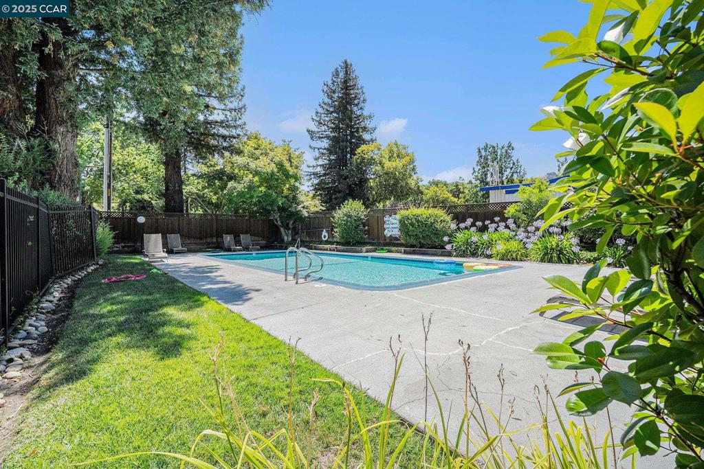 WALNUT FOREST - Residential