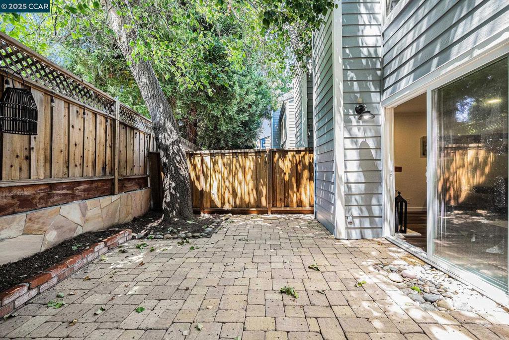 WALNUT FOREST - Residential