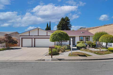 Photo of 1091 Zamora Court, Milpitas, CA 95035 (MLS # ML82050716)