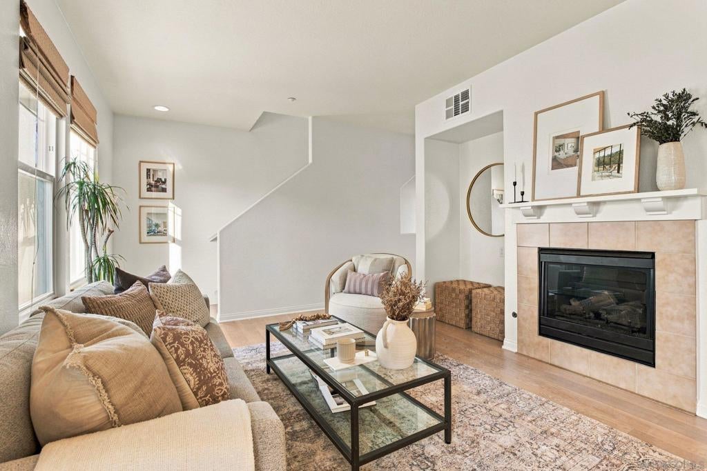 845 Harbor Cliff Way 305