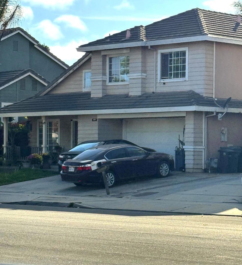 Great starter home with lots of potential! Located near Salinas Mall, local shopping centers, schools, and beautiful neighborhood parks. With easy access to HWY 101. This home is full of potential and ready for your personal touch to make it truly your own!