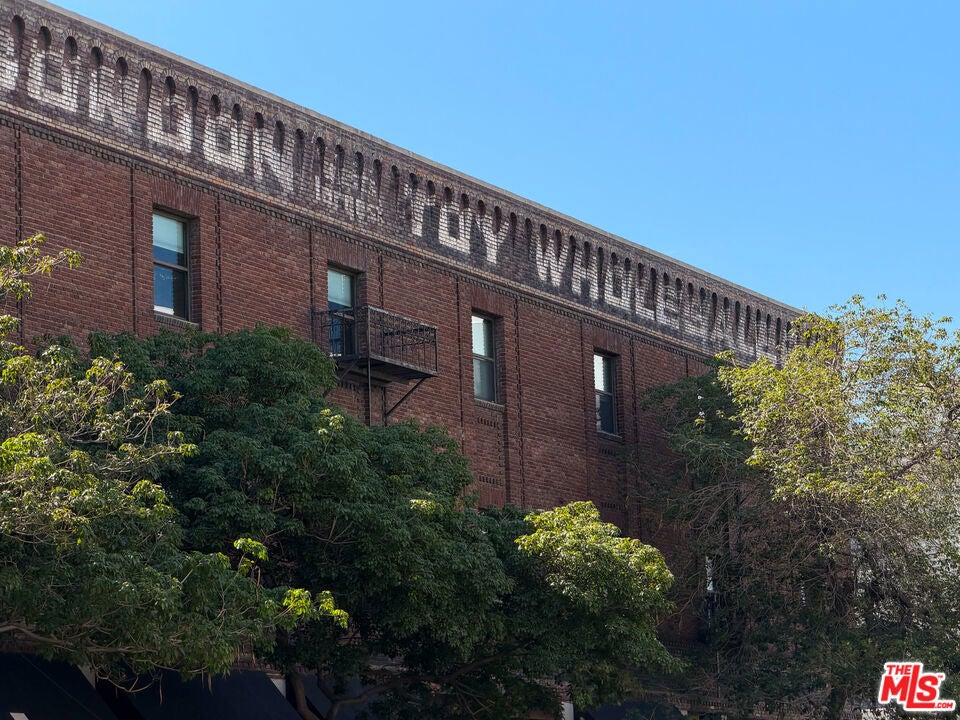 215 S Santa Fe Avenue