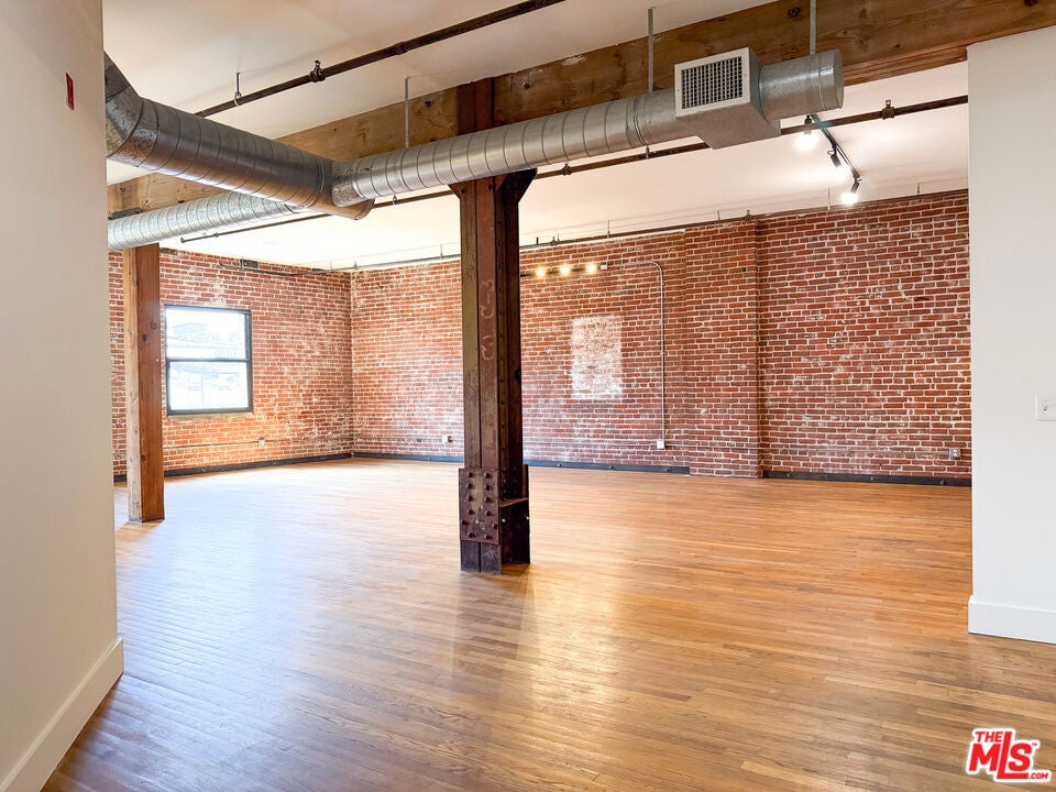 215 S Santa Fe Avenue 4, Los Angeles CA 90012