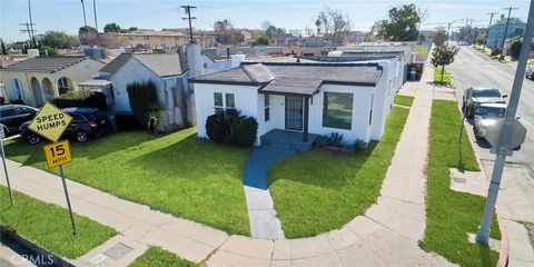 Photo of 1960 W 67th St, Los Angeles, CA 90047 (MLS # OC26015671)