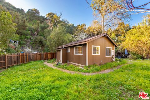 Photo of 1675 Happy Trail, Topanga, CA 90290 (MLS # 26644189)