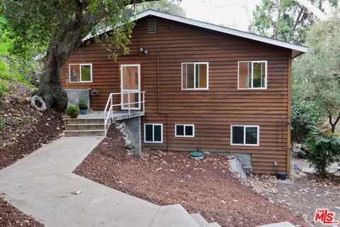 Photo of 1671 Happy Trail, Topanga, CA 90290 (MLS # 26650025)