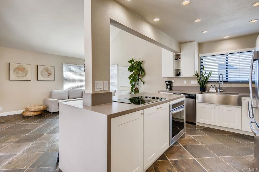 536 Via De La Valle A