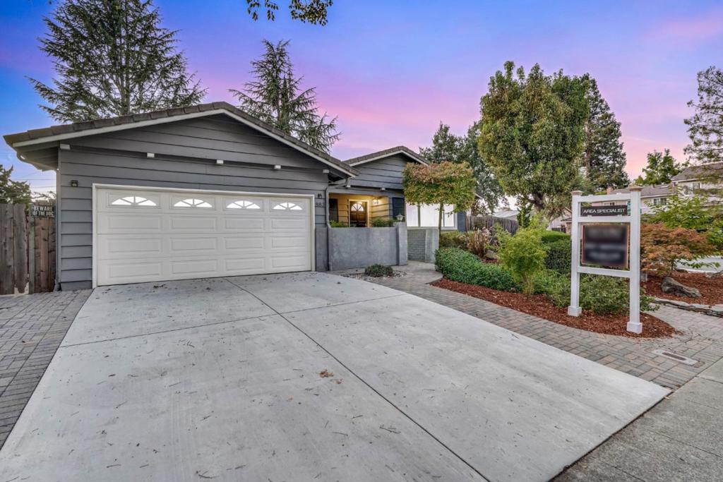 883 Roble Drive