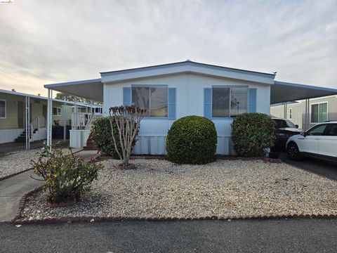 Photo of 131 131 Banyon Dr Dr, Pittsburg, CA 94565 (MLS # 41124363)