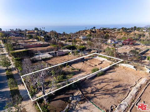Photo of 711 Via De La Paz, Pacific Palisades, CA 90272 (MLS # 25611027) Photo of 711 Via De La Paz, Pacific Palisades, CA 90272 (MLS # 25611027)