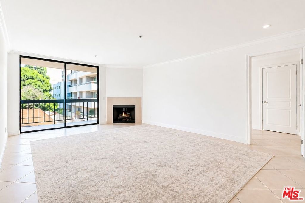 Photo of 7320 Hawthorn Avenue #207, Los Angeles, CA 90046 (MLS # 26644087)