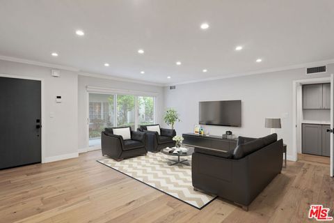 Photo of 153 S Palm Drive #5, Beverly Hills, CA 90212 (MLS # 26841797)