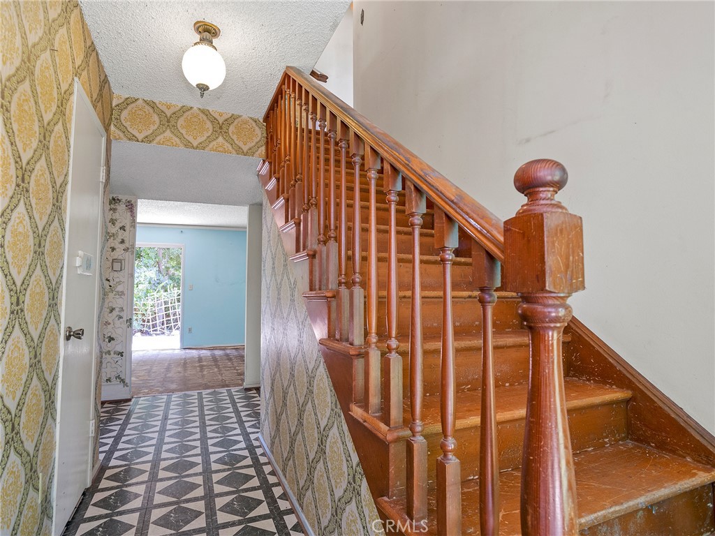 14923 La Valle Street