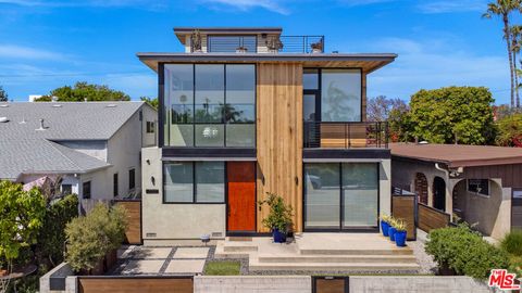 Photo of 2325 Cloy Avenue, Venice, CA 90291 (MLS # 26778535)