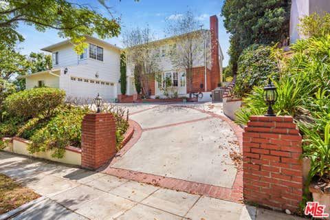 Photo of 9808 Hillgreen Place, Beverly Hills, CA 90212 (MLS # 26872295)