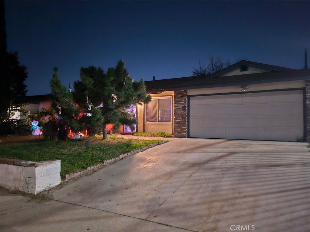 Photo of 868 S Ironwood Ave, Bloomington, CA 92316 (MLS # CV25278700)