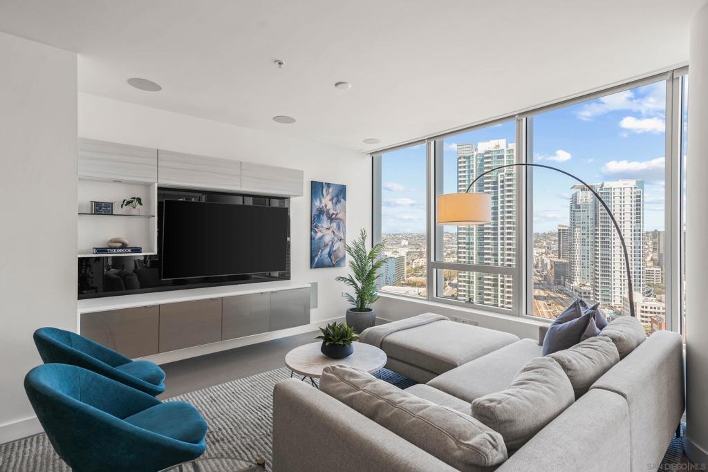 888 W E Street 2206