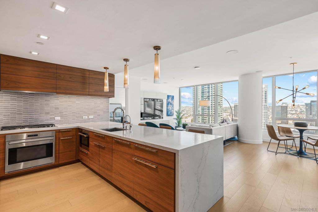 888 W E Street 2206