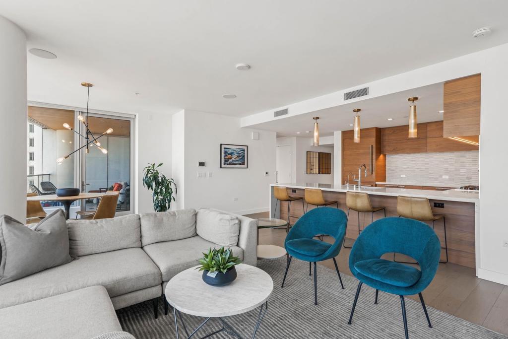 888 W E Street 2206