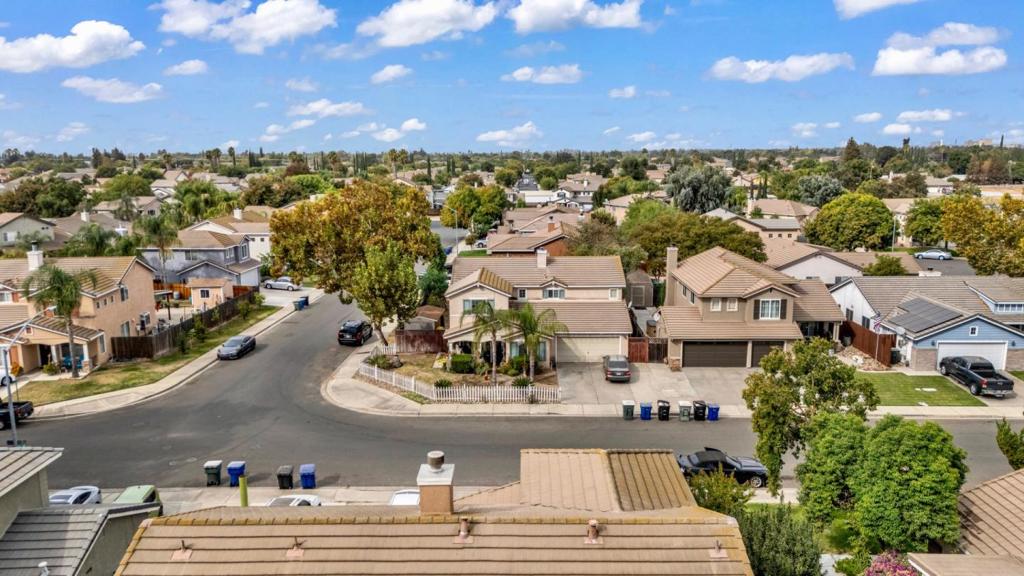 825 Rolling Oak Court