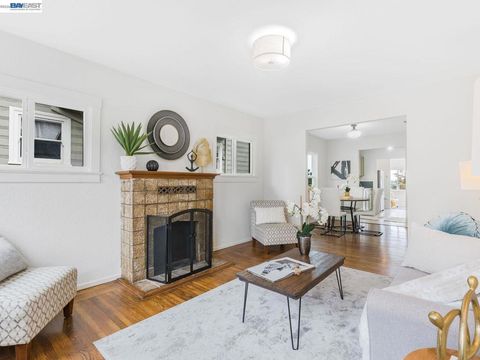 Photo of 812 Washington Ave, Albany, CA 94706 (MLS # 41127924)