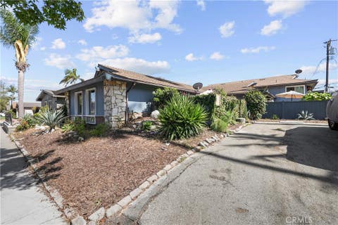 Photo of 735 W 18th ST, Costa Mesa, CA 92627 (MLS # PW26168154)