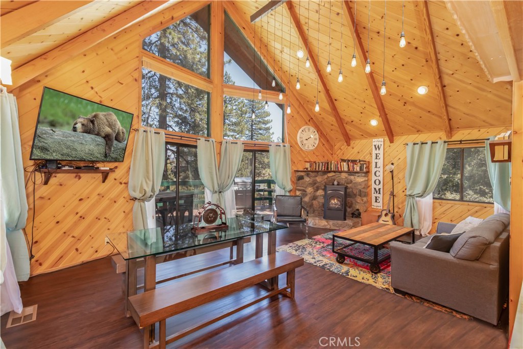 2121 Birchwood
