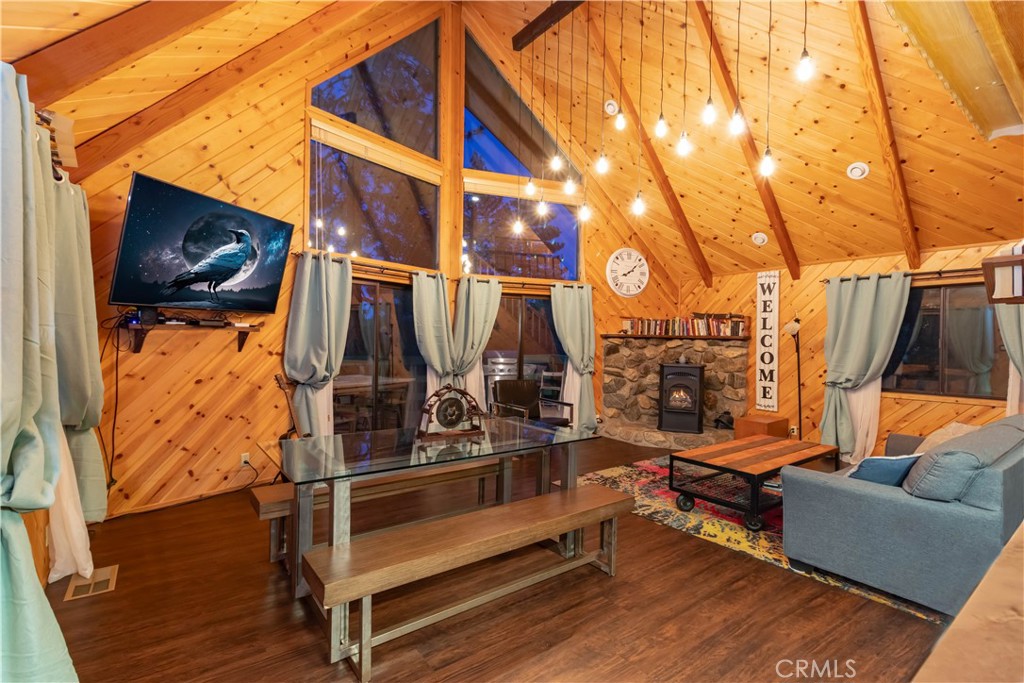 2121 Birchwood