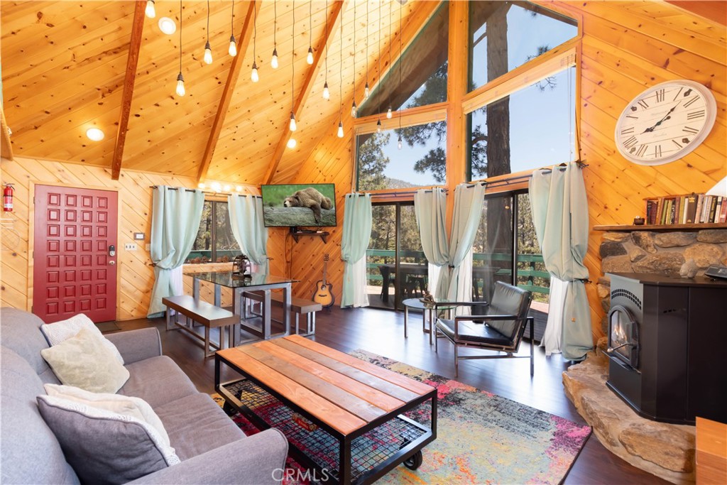 2121 Birchwood