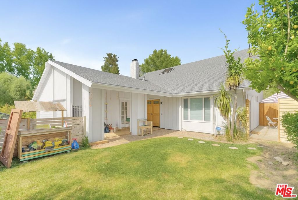 3952 Patrick Henry Place