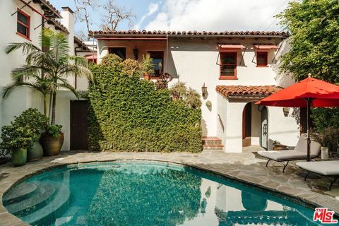 Photo of 200 S Mansfield Avenue, Los Angeles, CA 90036 (MLS # 26655727)