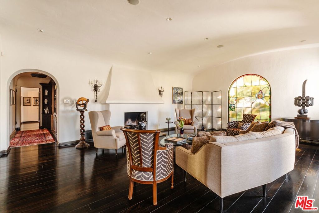 200 S Mansfield Avenue