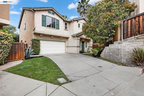 Photo of 20044 Shadow Creek Cir Cir, Castro Valley, CA 94552 (MLS # 41129037)