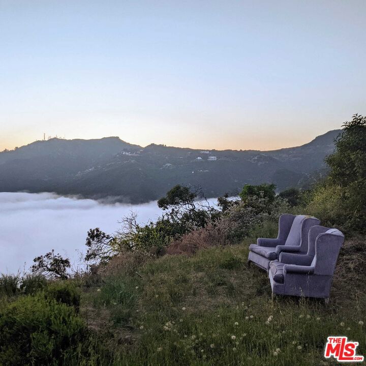 2195 E Little Las Flores Road