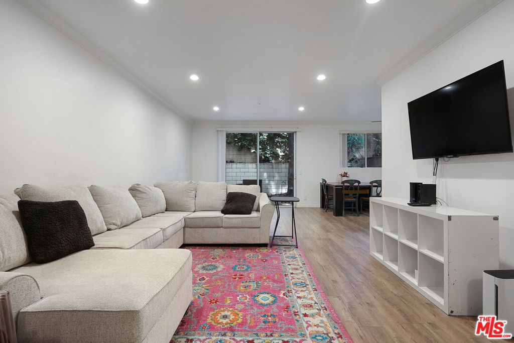 4949 Genesta Avenue 111