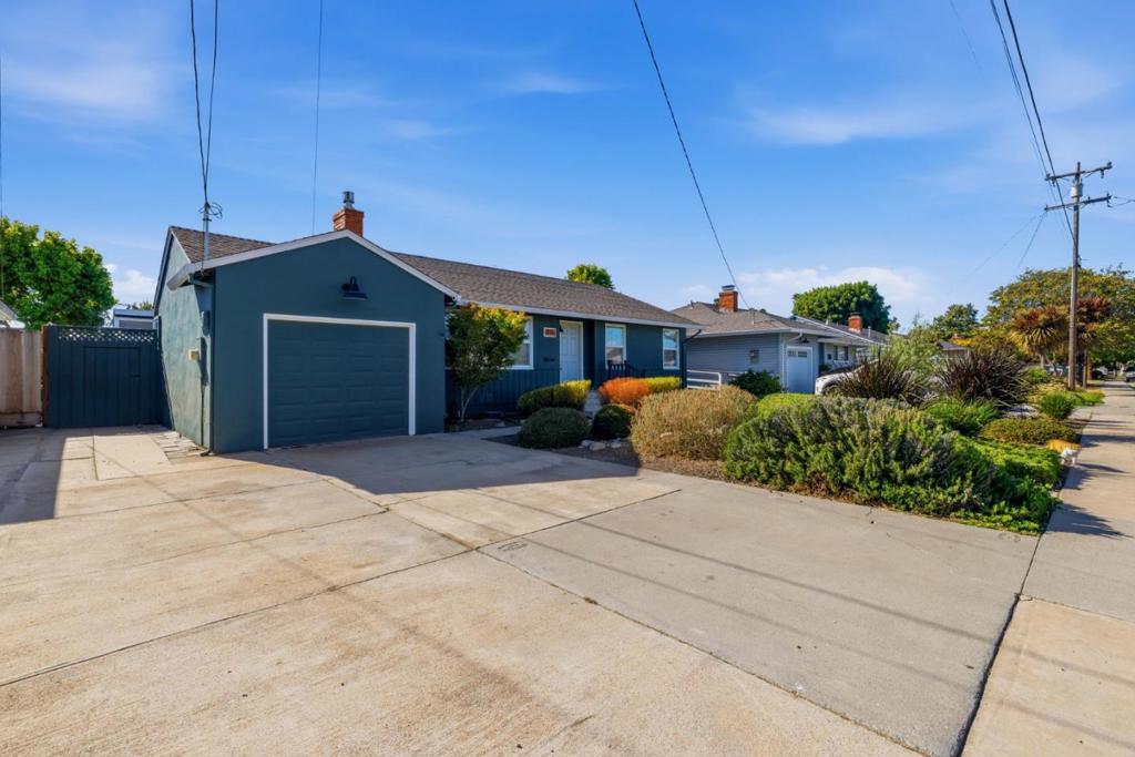 840 Capistrano Drive