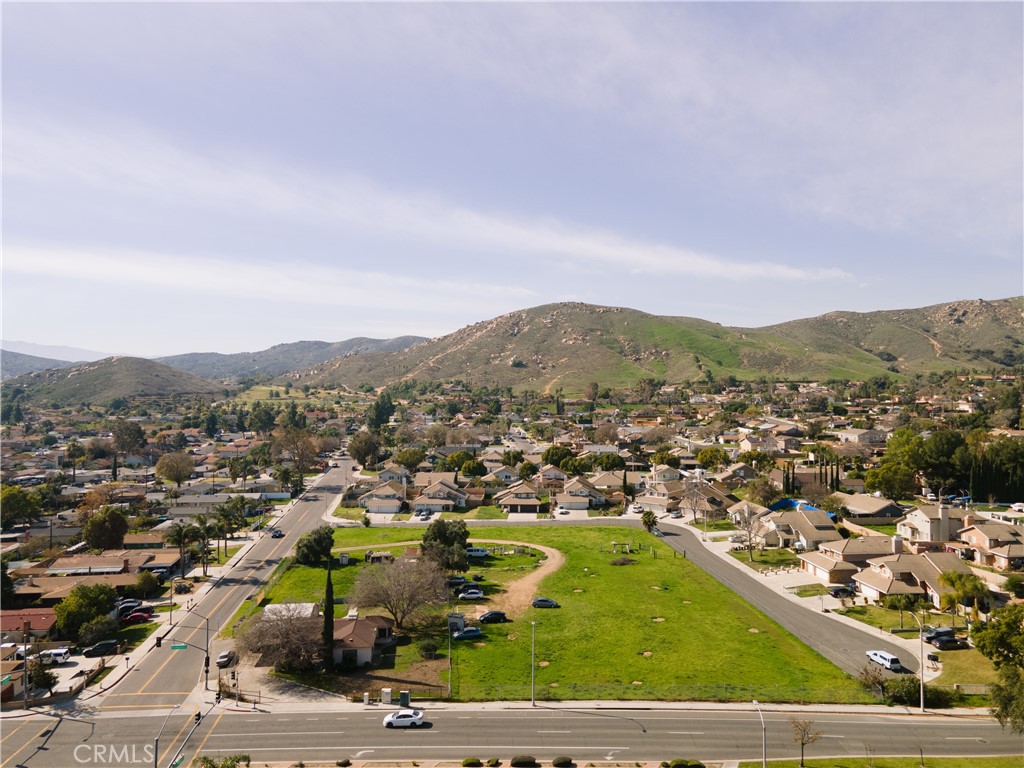 5608 La Sierra