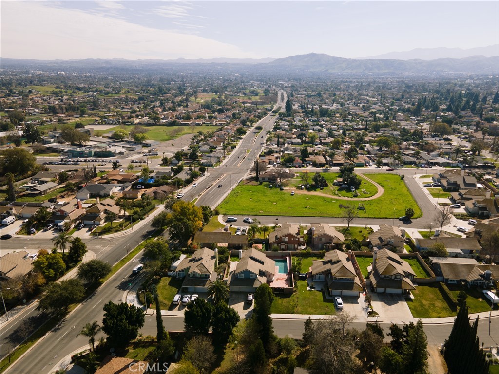 5608 La Sierra