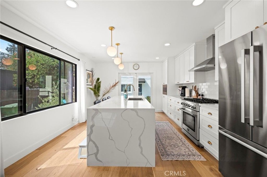 Photo of 3345 Oakhurst Avenue, Los Angeles, CA 90034 (MLS # SR25186567)