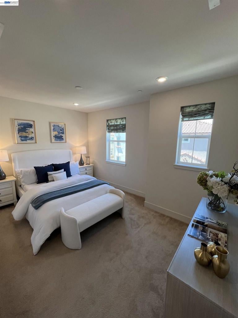 1233 Merry Loop