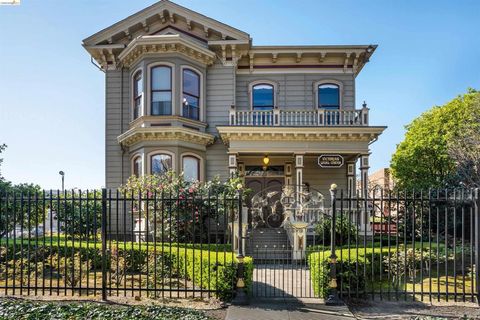 Photo of 653 11th Street St, Oakland, CA 94612 (MLS # 41127913)