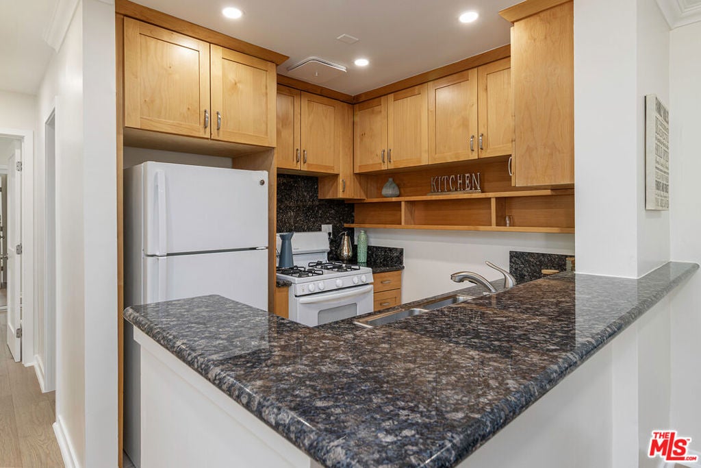 6355 Green Valley Circle 203, Culver City CA 90230