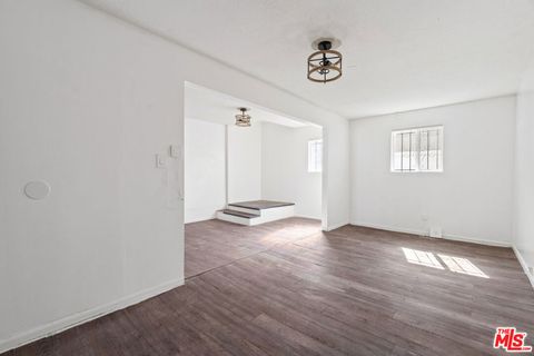 Photo of 932 1/2 California Avenue, Venice, CA 90291 (MLS # 25602161) Photo of 932 1/2 California Avenue, Venice, CA 90291 (MLS # 25602161)