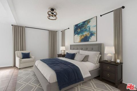 Photo of 932 1/2 California Avenue, Venice, CA 90291 (MLS # 25602161)