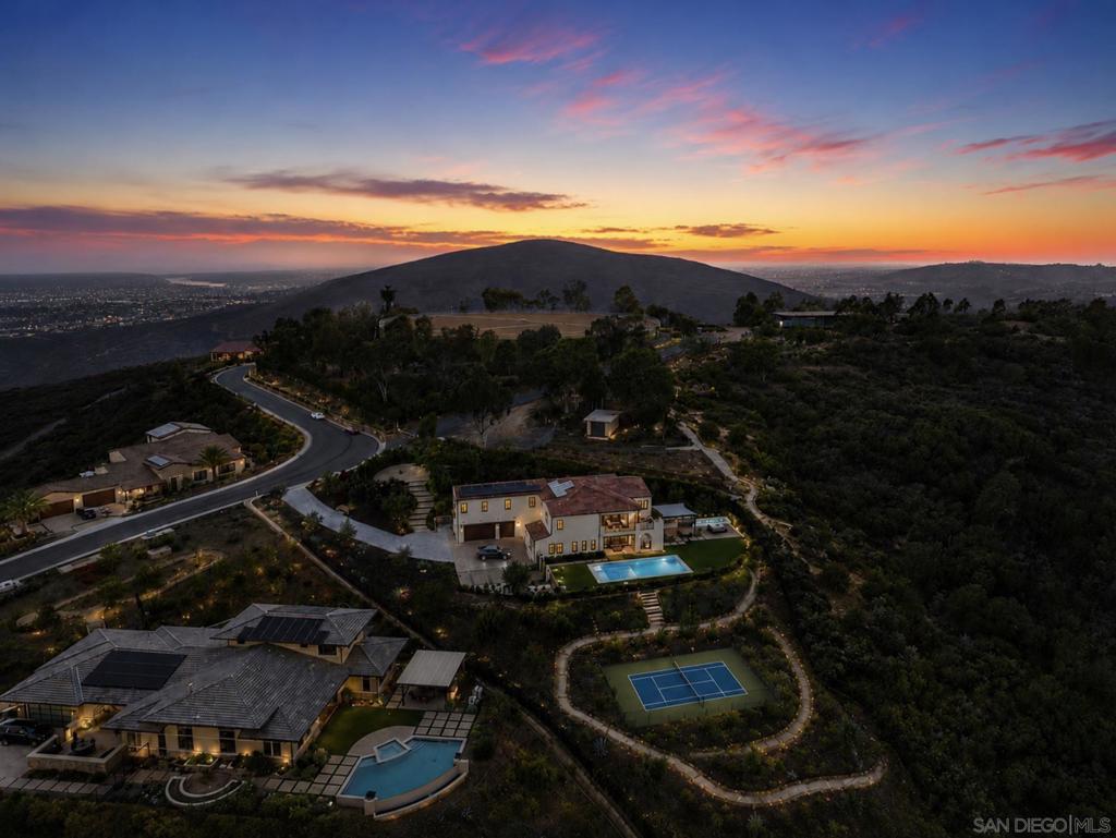 3947 Rancho Summit