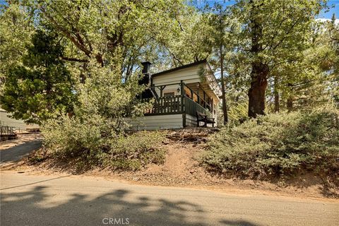 Photo of 33400 Bluebird Drive, Green Valley Lake, CA 92341 (MLS # IG25162562) Photo of 33400 Bluebird Drive, Green Valley Lake, CA 92341 (MLS # IG25162562)