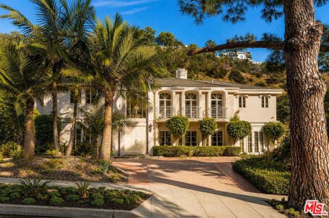 Photo of 1174 Coldwater Canyon Drive, Beverly Hills, CA 90210 (MLS # 26847489)
