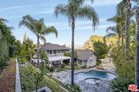 Photo of 3690 Crownridge Drive, Sherman Oaks, CA 91403 (MLS # 26672195)