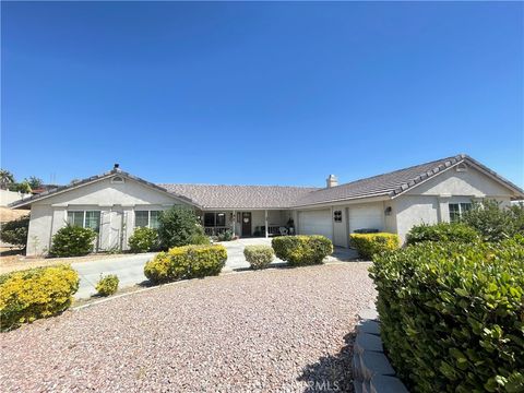 Photo of 13997 Riverside DR, Apple Valley, CA 92307 (MLS # HD26105953)